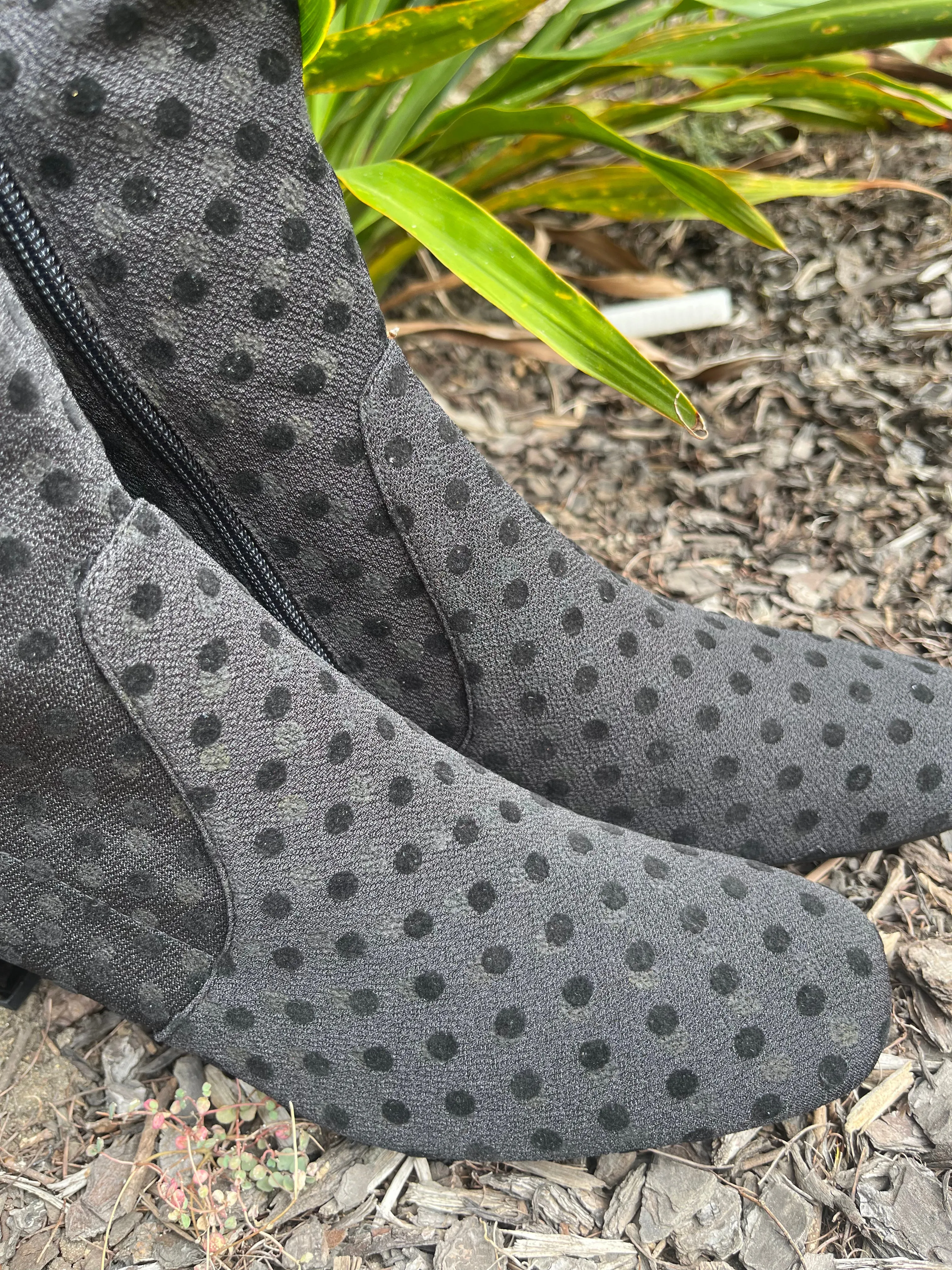Hartful Boots - Black Spot
