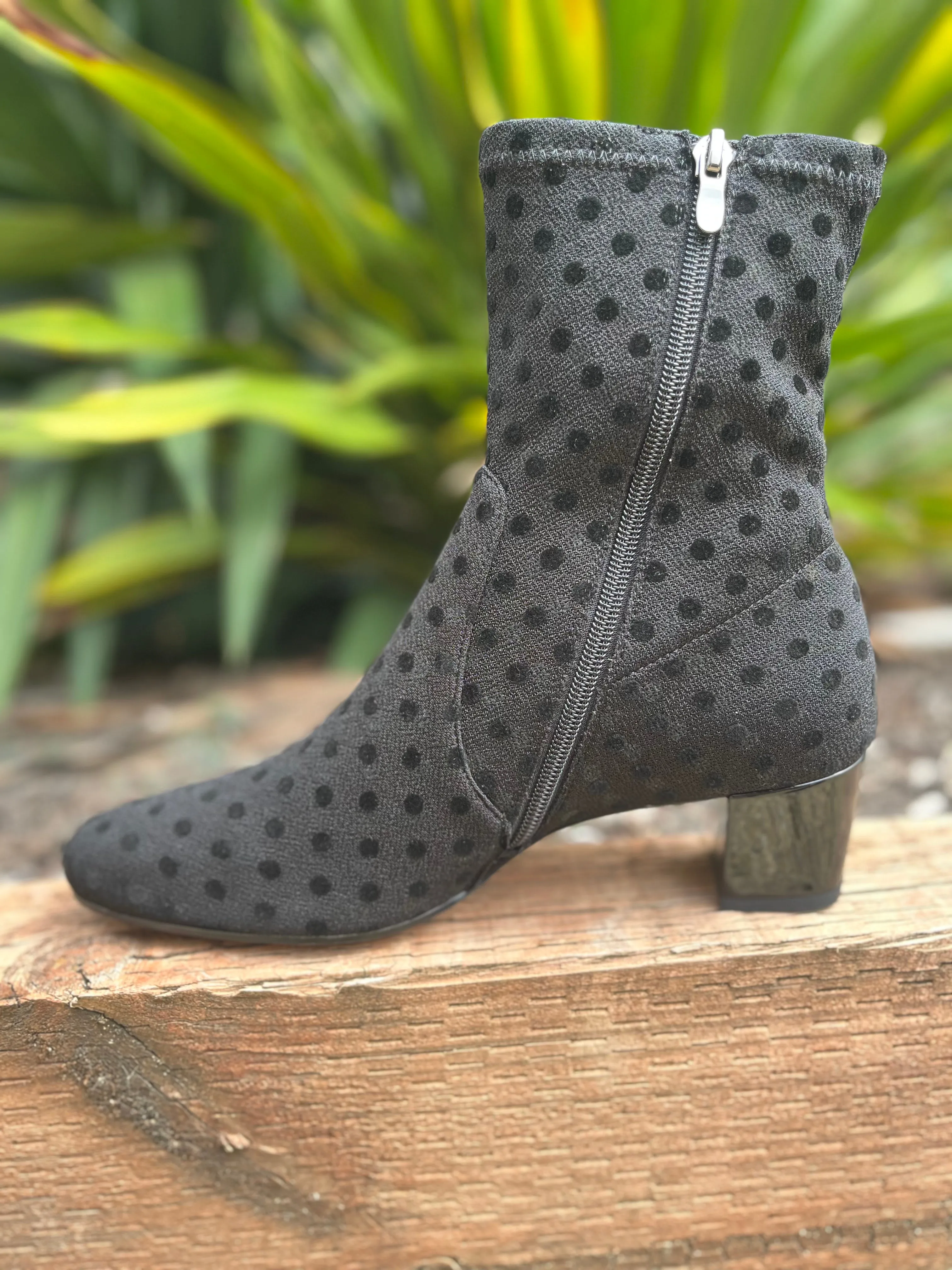 Hartful Boots - Black Spot