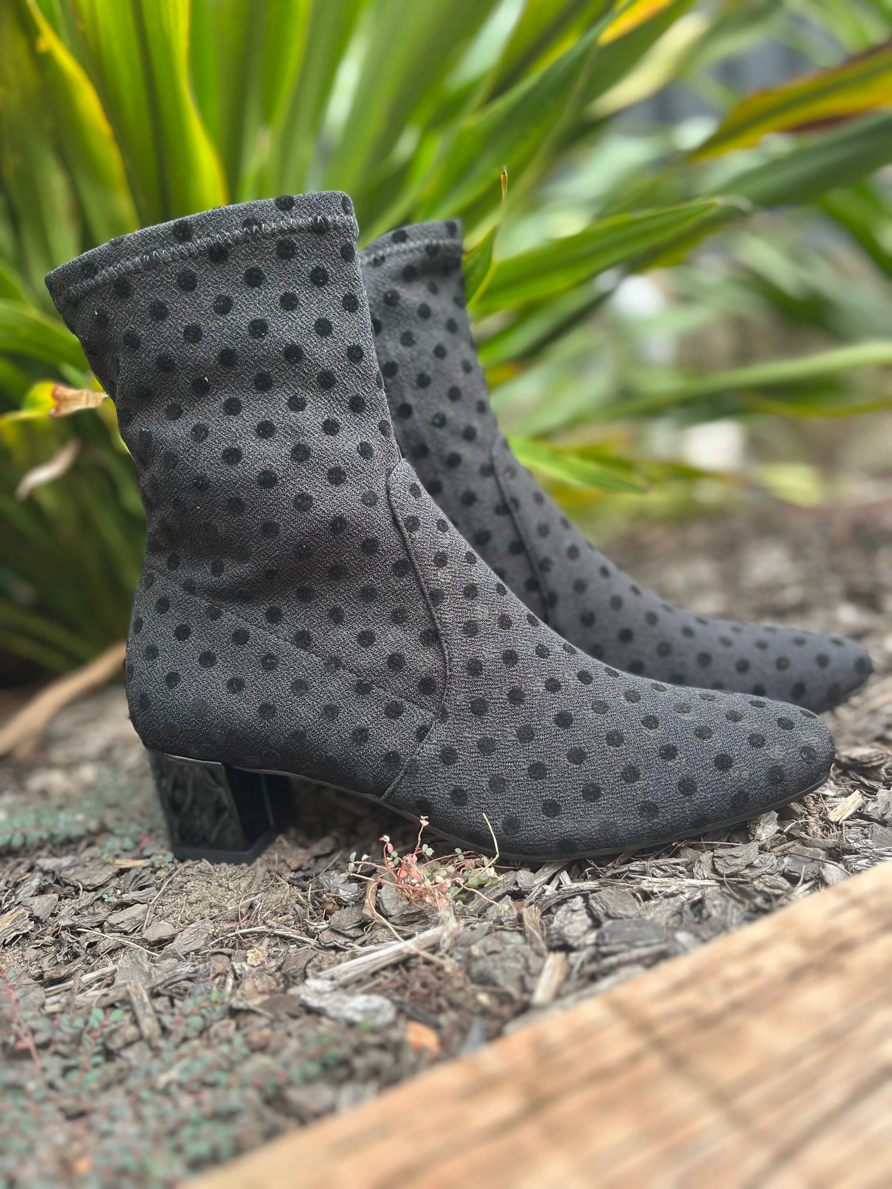 Hartful Boots - Black Spot