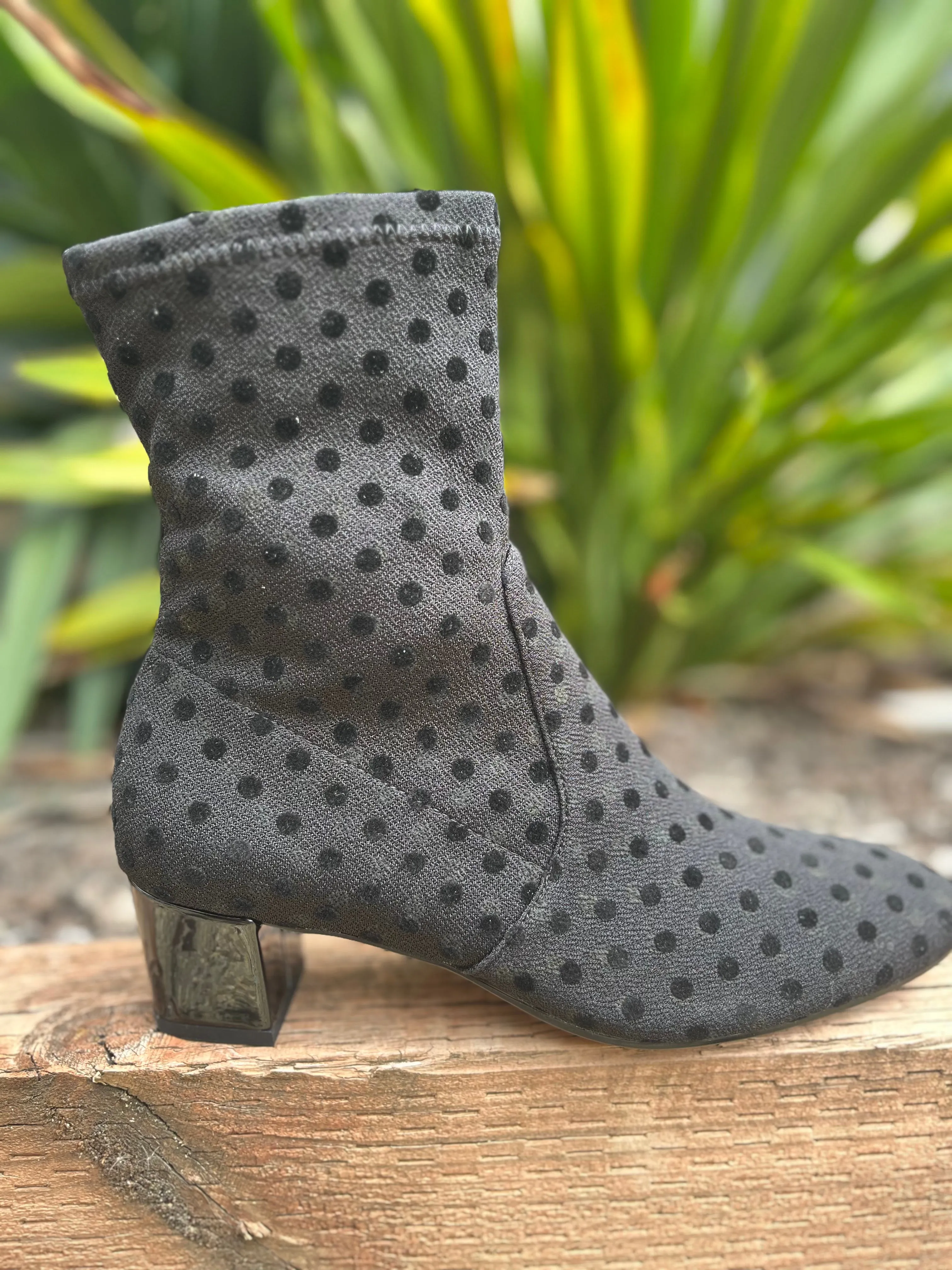 Hartful Boots - Black Spot